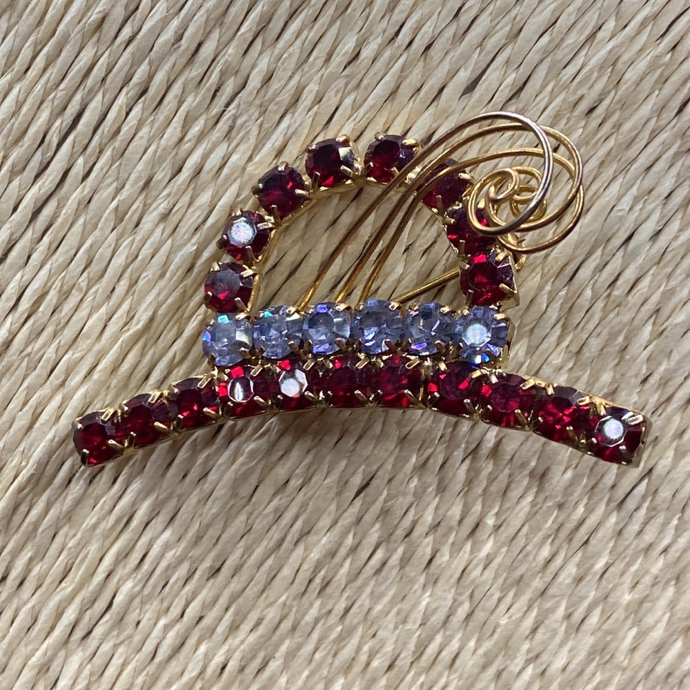 Rhinestones red hat brooch pin